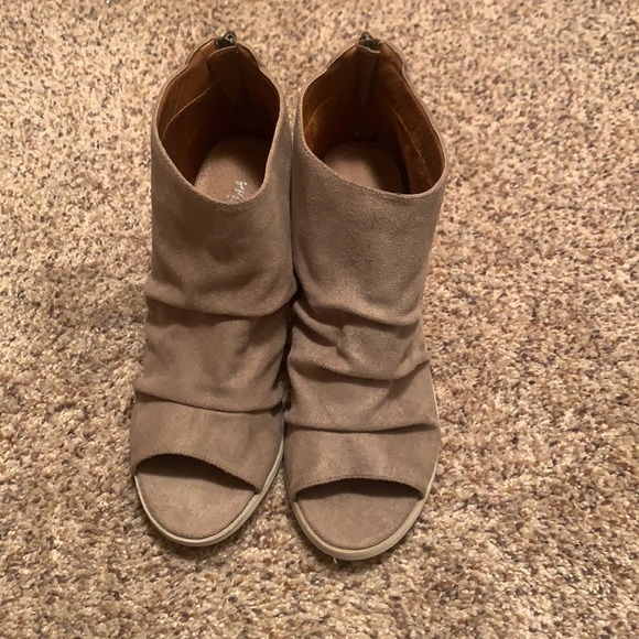 2 pairs Vici & Old Navy open toed booties size 10 - Picture 3 of 8